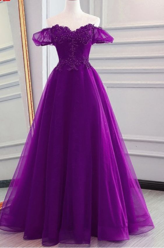 Long Evening Dress In A Woman's Shoulder To Start Formal Formal Dress In The Evening Gown Of The Evening Gown In The Evening Gown