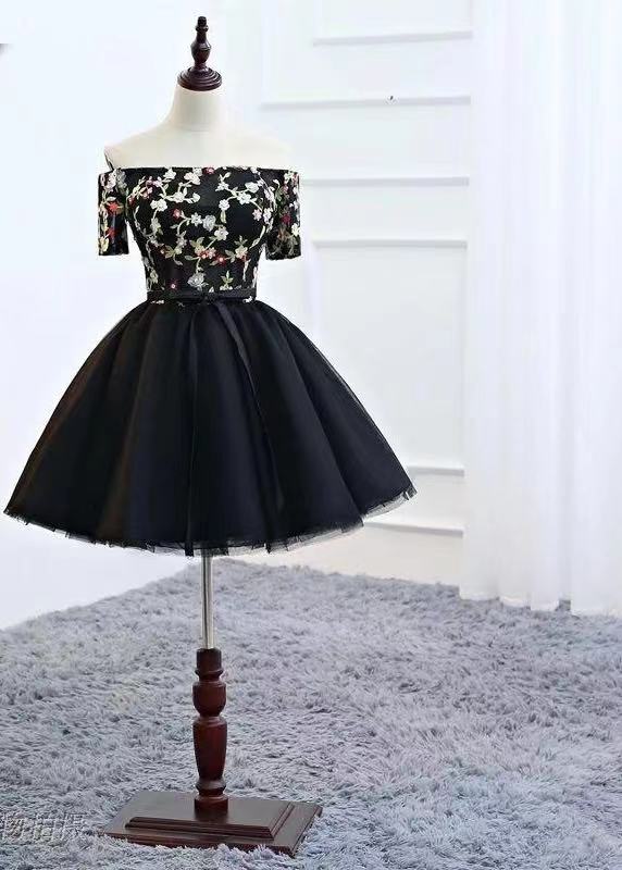 Black Party Dress Off Shoulder Evening Dress Lace Applique Homecoming Dress Tulle Bubble Skirt