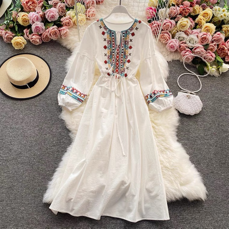 Holiday Dress Bohemian Beach Dress, Super Fairy Ethnic Style, Embroidered Lantern Sleeve Wind Big Swing Dress