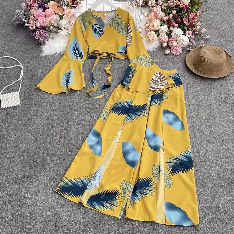 Fashion Suit, V-neck Style Short Print Top, Flared Sleeves, Two-piece Set, High-waisted, Wide-leg Pants, Slit Pants