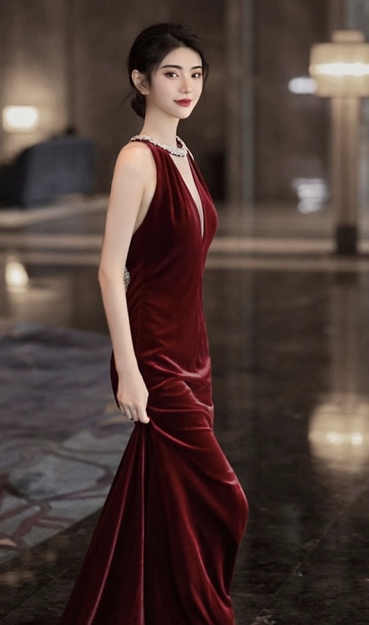 High Quality Light Luxury Prom Dress, Temperament Red Velvet Halter Dress