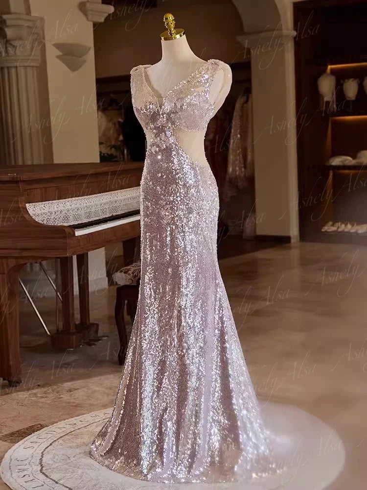 Sparkling Sequin Backless Gown With Train Glam on Luulla