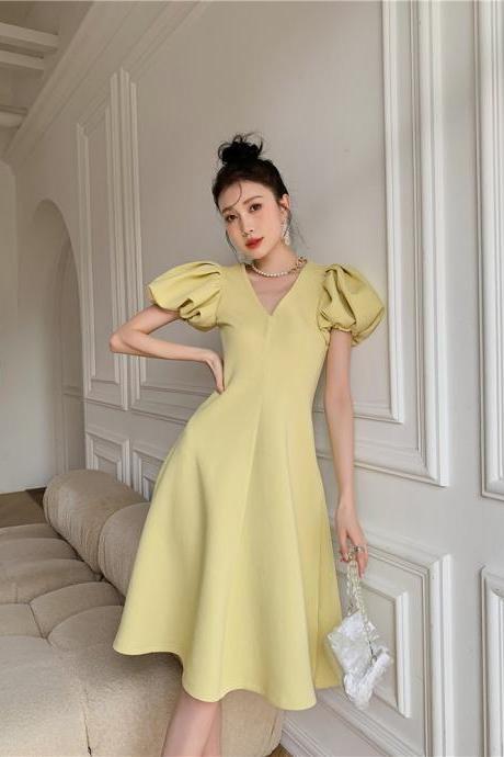 Light yellow V-neck dress, midi bubble sleeves, waist - tucked A-line dress